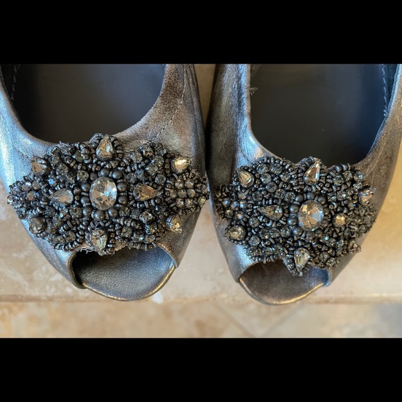 Vera Wang Silver Sparkly Peep Toe Flats - Picture 3 of 7